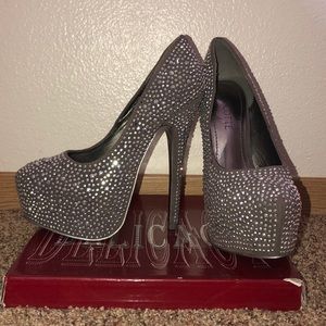 High heels size 5.5 they are 6in heels